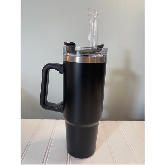 NEW Kohl's 30 oz Tumbler Iced Drinks Straw Black Pool Beach Sports - Picture 1 of 5